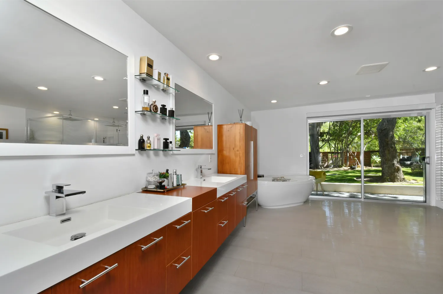 $3,025,000 | 20150 Delita Drive, Woodland Hills, CA 91364