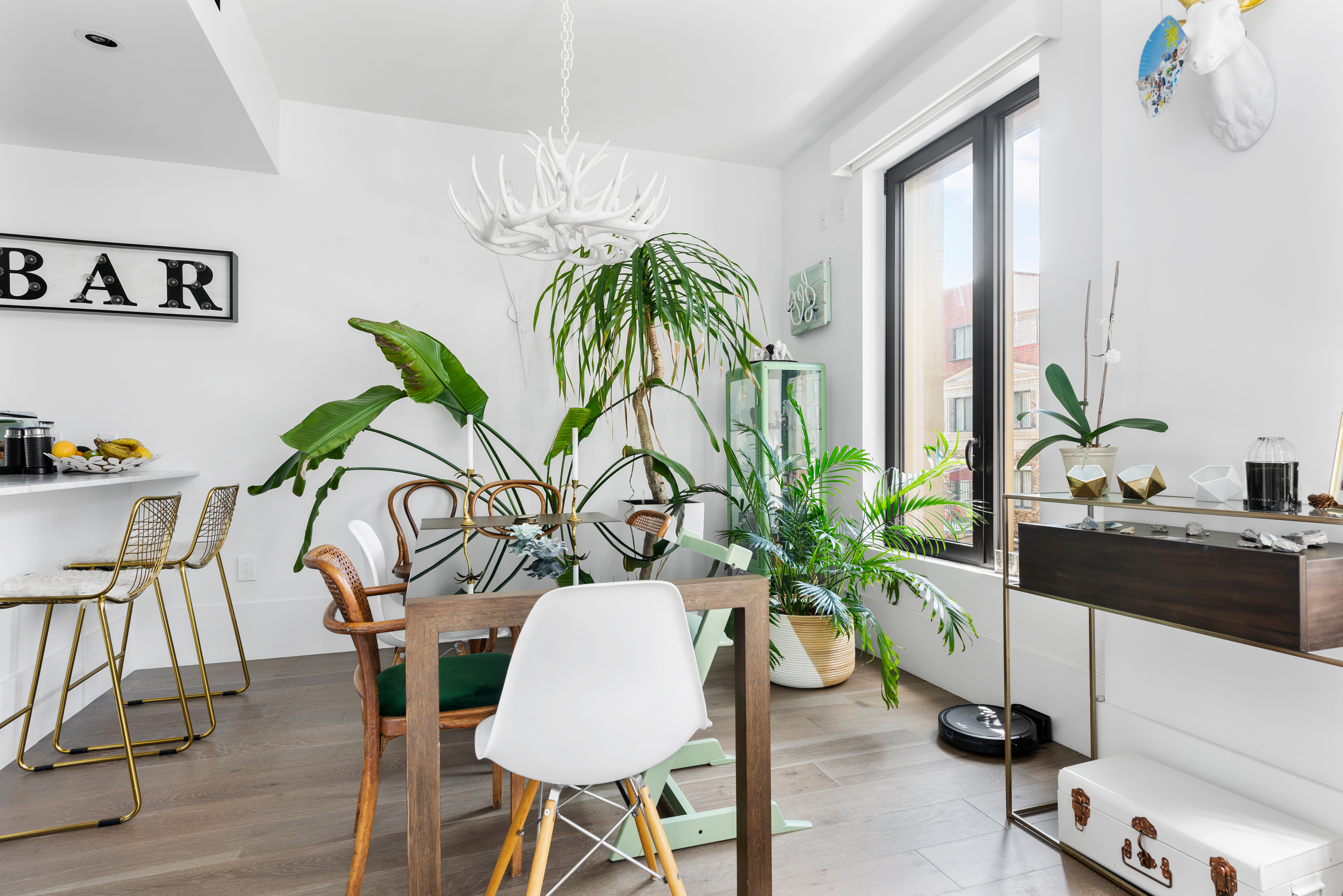 429 Kent Avenue, Unit D726 Brooklyn, NY 11249 - Photo 5 of 21 a living room with furniture potted plant and a large window
