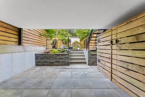 a view of entryway with outdoor area