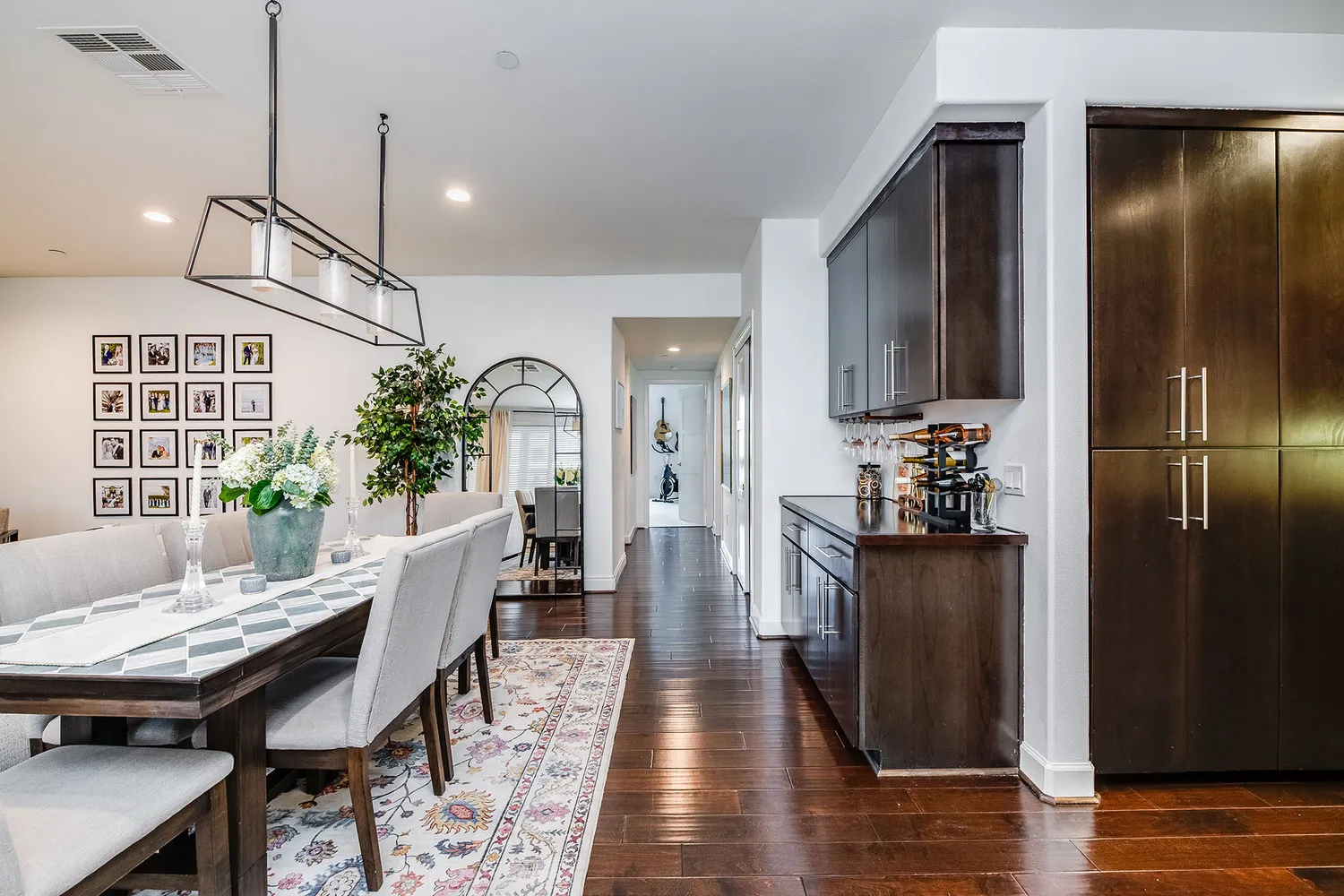 $849,000 | 10878 Bloomfield Street, Unit 211, Toluca Lake, CA 91602