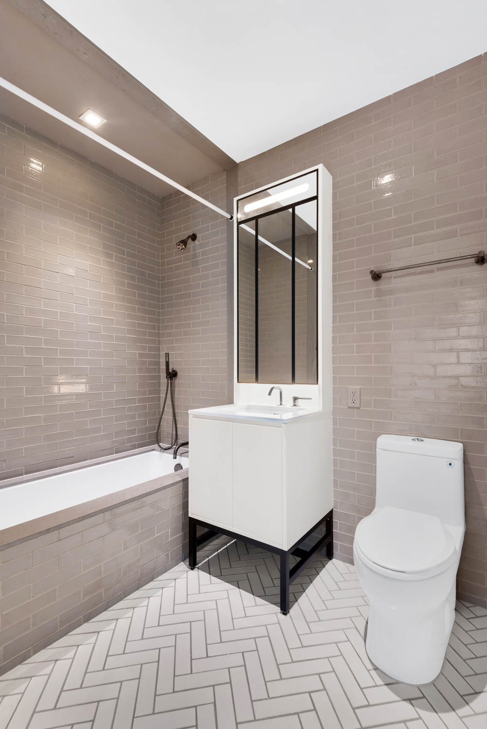 959 1st Avenue, Unit 6P Manhattan, NY 10022 - Photo 9 of 12 a bathroom with a toilet sink and bathtub