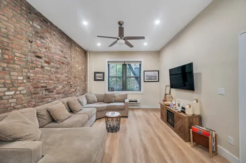 $839,000 | 240 East 30th Street, Unit 2D | Kips Bay