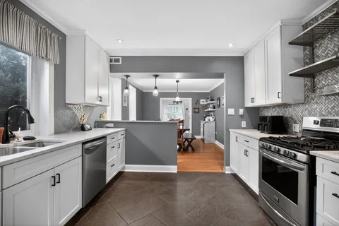 $425,000 | 35 Manor Avenue, Oaklyn, NJ 08107