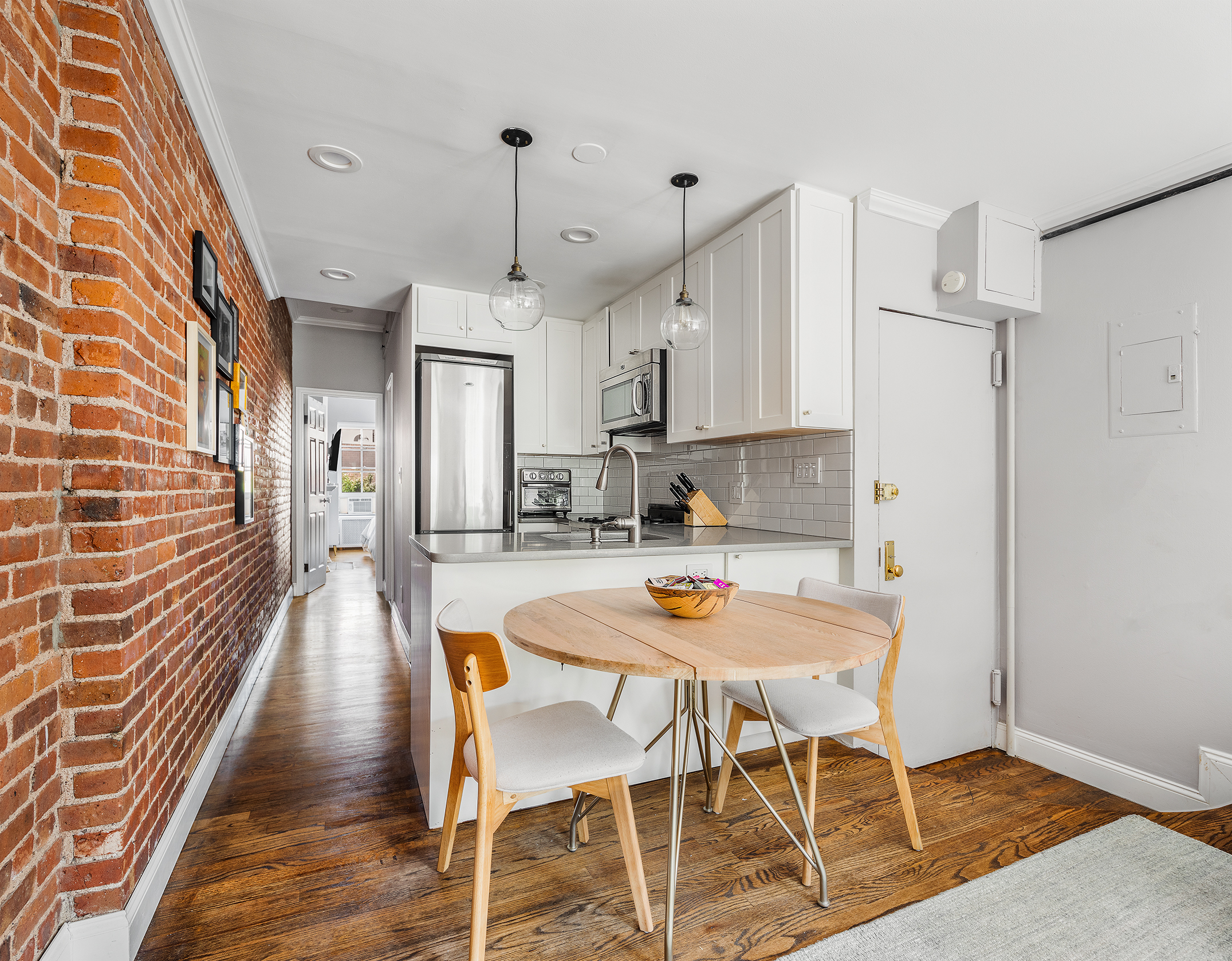 715 Washington Street, Unit 8 Manhattan, NY 10014 - Photo 2 of 9