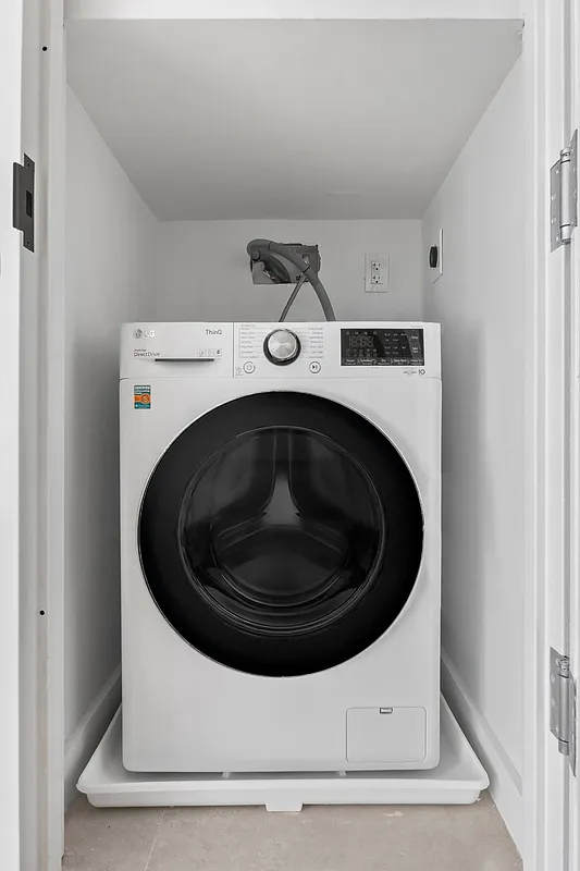 496 Wilson Avenue, Unit 4A Brooklyn, NY 11221 - Photo 9 of 10 a utility room with dryer and washer