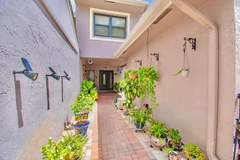 $589,000 | 6640 Thornhill Court, Unit 6, Boca Raton, FL 33433