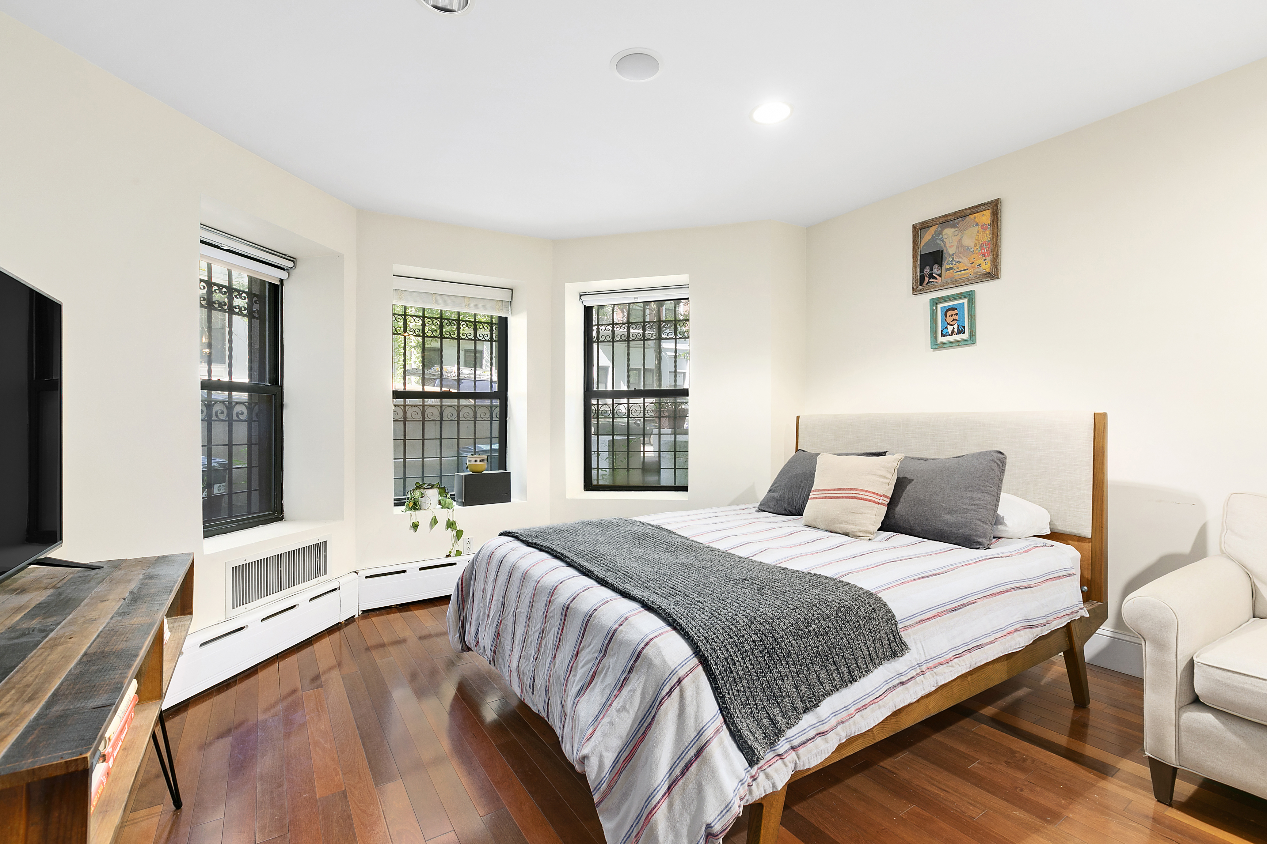 25 West 83rd Street, Unit 1F Manhattan, NY 10024 - Photo 2 of 5