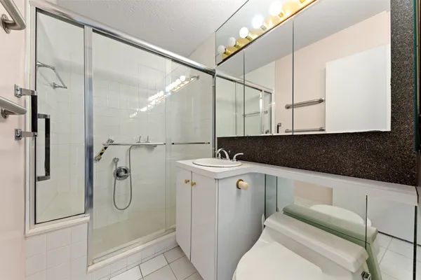$1,150,000 | 201 East 17th Street, Unit 22G | Gramercy