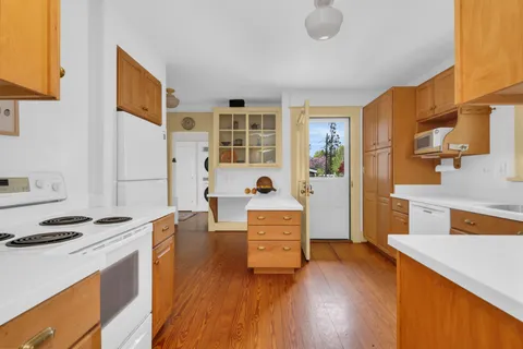 $3,000,000 | 4 Van Zandt Avenue, Newport, RI 02840