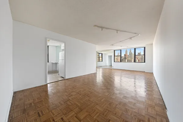 $1,150,000 | 201 East 17th Street, Unit 22G | Gramercy