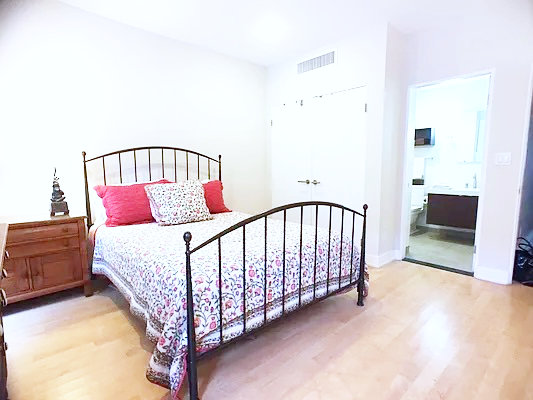 284 Warren Street, Unit 2 Brooklyn, NY 11201 - Photo 3 of 7 a spacious bedroom with a bed and a window