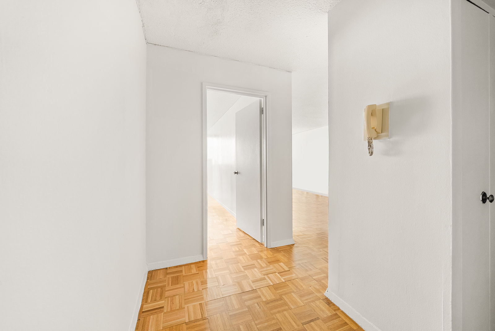 595 Main Street, Unit 817 Manhattan, NY 10044 - Photo 5 of 10