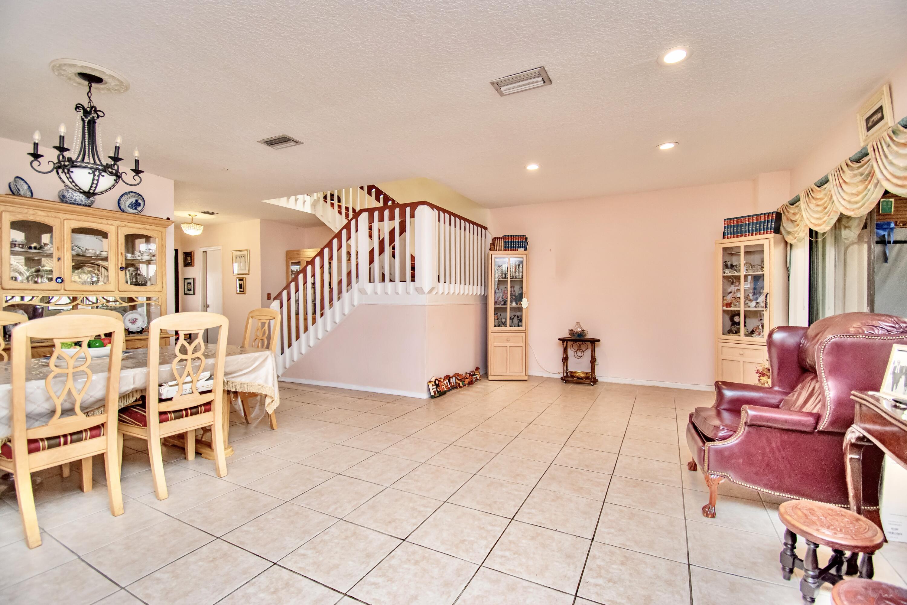 6640 Thornhill Court, Unit 6 Boca Raton, FL 33433 - Photo 9 of 23