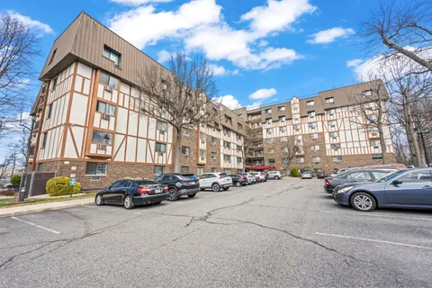 $399,999 | 2 Elmwood Park Drive, Unit 209 | Heartland Village