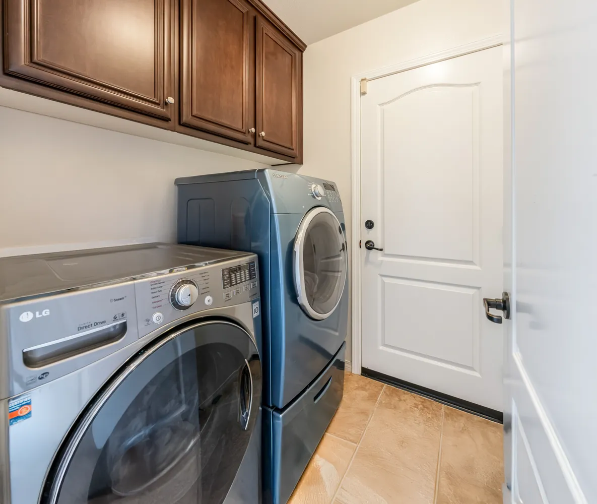 $1,129,000 | 7466 Louise Avenue, Lake Balboa, CA 91406