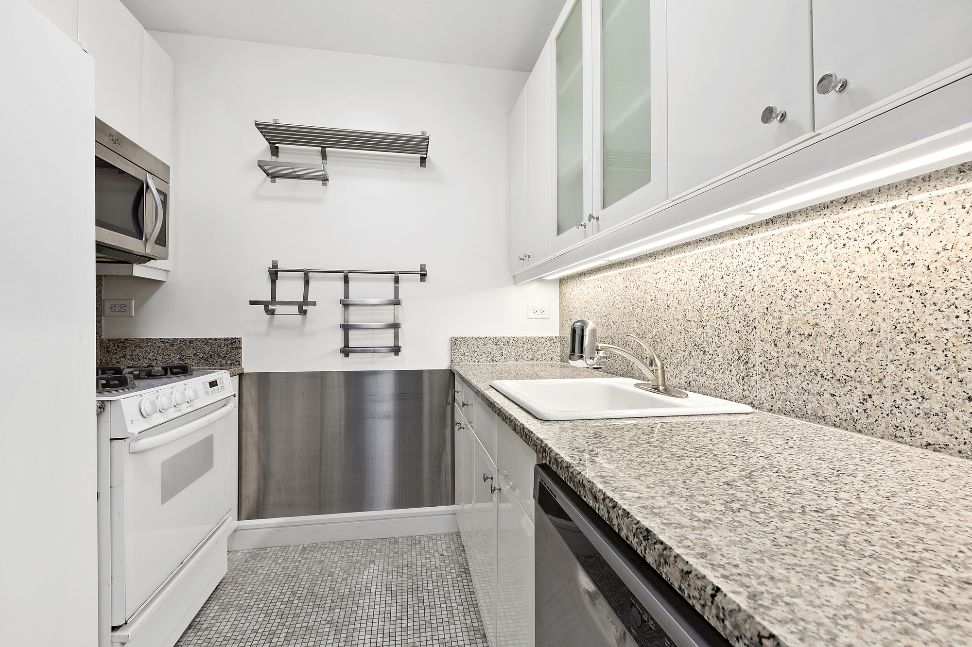 200 Riverside Boulevard, Unit 308 Manhattan, NY 10069 - Photo 3 of 5