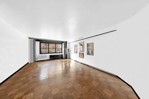 $1,695,000 | 31 Jane Street, Unit 2H | West Village