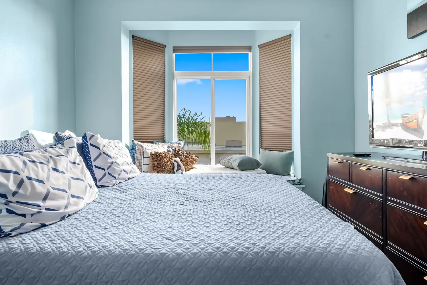 $849,000 | 2400 Fifth Avenue, Unit 330, San Diego, CA 92101