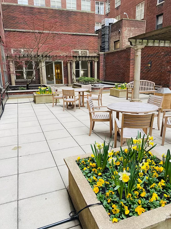 120 East 87th Street, Unit R6L Manhattan, NY 10028 - Photo 14 of 19 a view of a building with sitting area