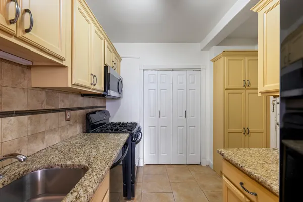 $165,000 | 9 Fordham Hill Ovl, Unit 7H | University Heights