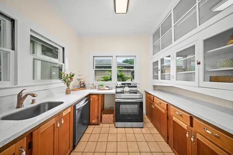 $3,000,000 | 1775 Lusitana Street, Honolulu, HI 96813