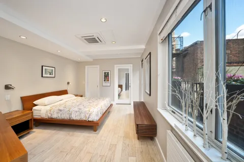 $1,695,000 | 314 East 41st Street, Unit PH2B | Murray Hill