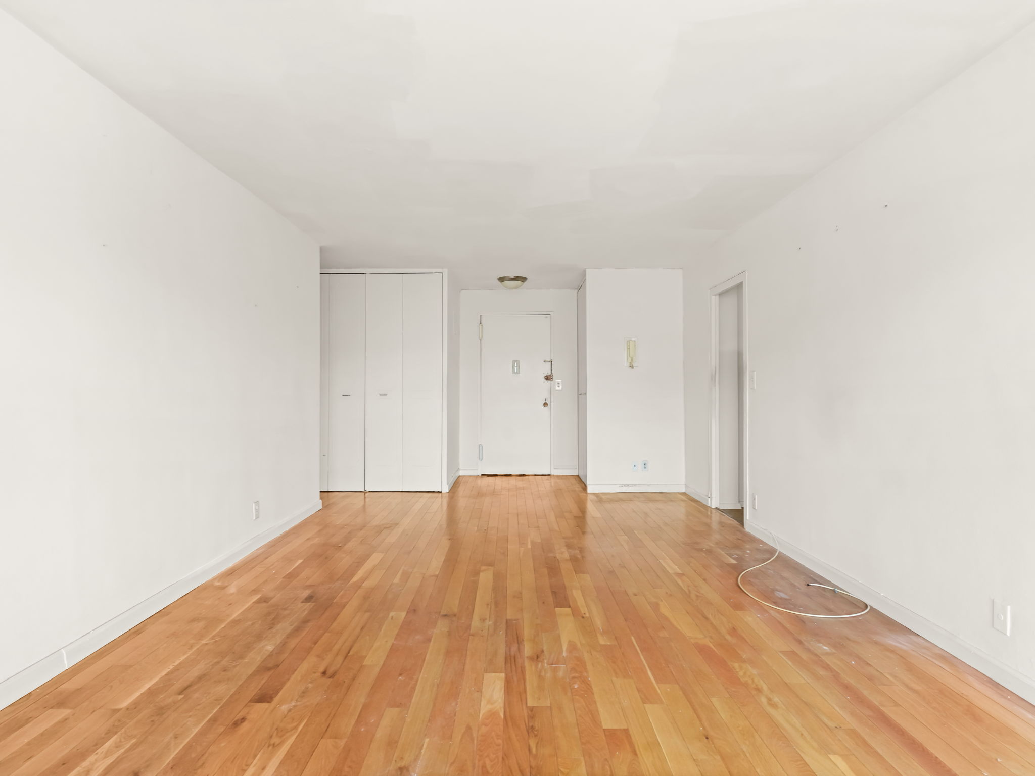 555 Kappock Street, Unit 11J Bronx, NY 10463 - Photo 4 of 24 a view of an empty room