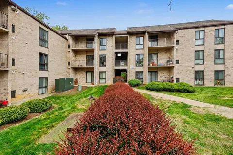 $249,000 | 6141 Edsall Road, Unit L, Alexandria, VA 22304