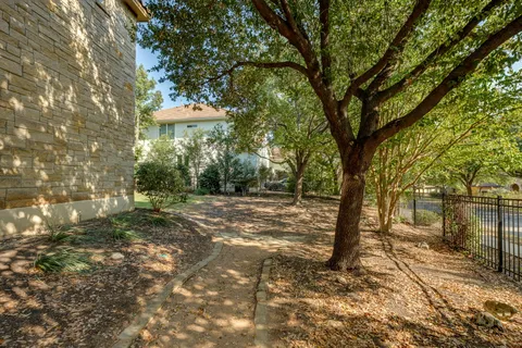 $1,095,000 | 2401 Hunters Green Court, Austin, TX 78732