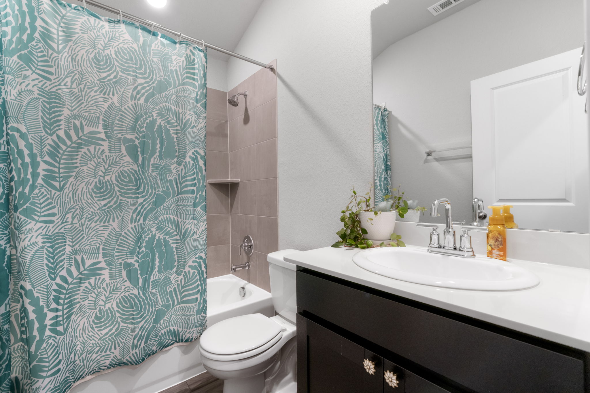 107 Magnolia Ranch Lane Hutto, TX 78634 - Photo 20 of 28 Full bath with vanity and shower / bath combination