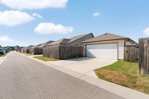 $315,000 | 107 Magnolia Ranch Lane, Hutto, TX 78634