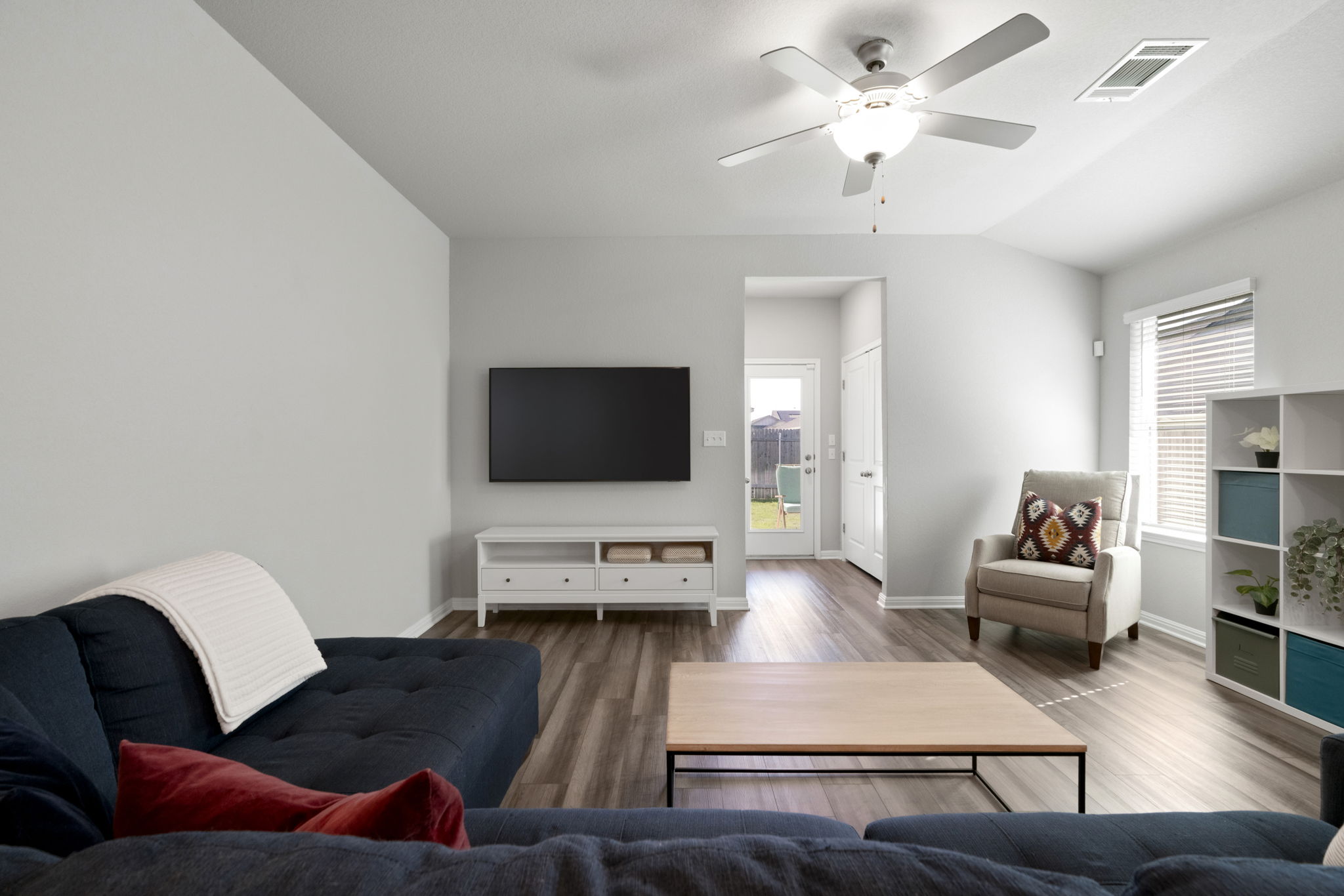 107 Magnolia Ranch Lane Hutto, TX 78634 - Photo 8 of 28 Living area