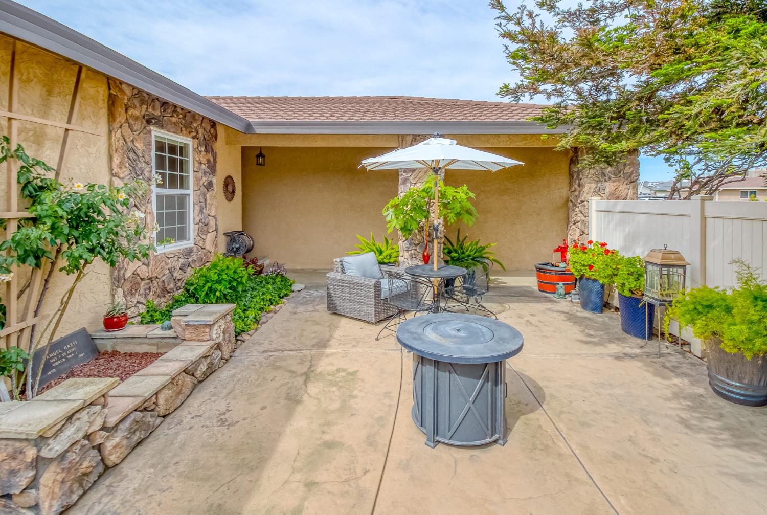 2016 Don Pedro Road Ceres, CA 95307 - Photo 2 of 28 Private courtyard in front of home.