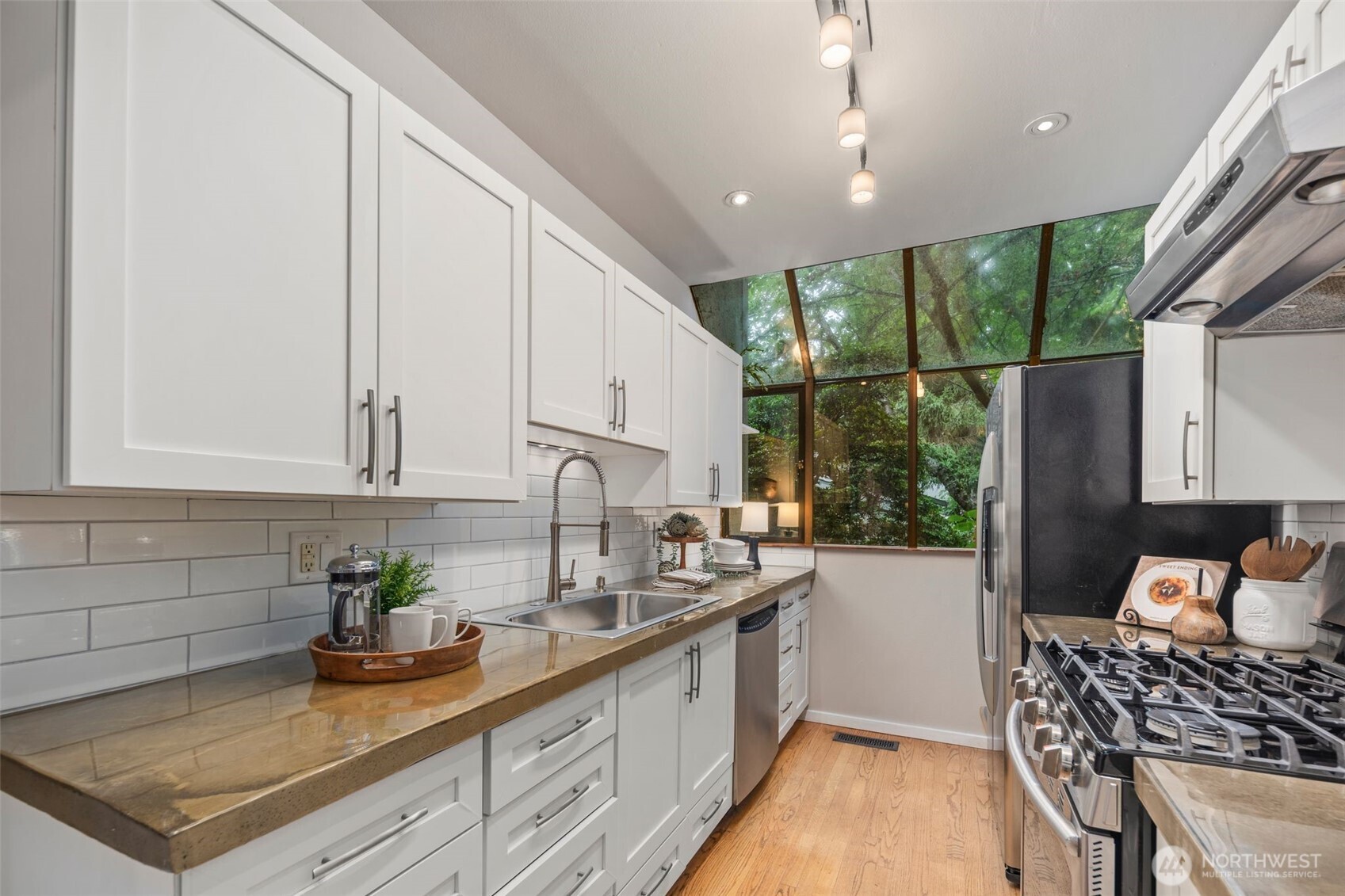 19523 86th Avenue West, Unit 523 Edmonds, WA 98026 - Photo 18 of 40