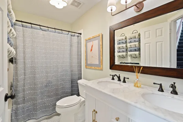 $1,125,000 | 22 Greycrest Place, The Woodlands, TX 77382