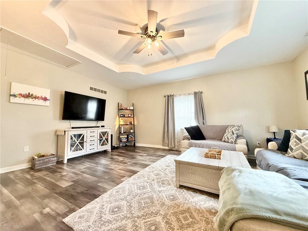 1831 Oneida Street Lexington, MO 64067 - Photo 8 of 35