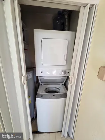 an empty room with wooden floor and ceiling fan
