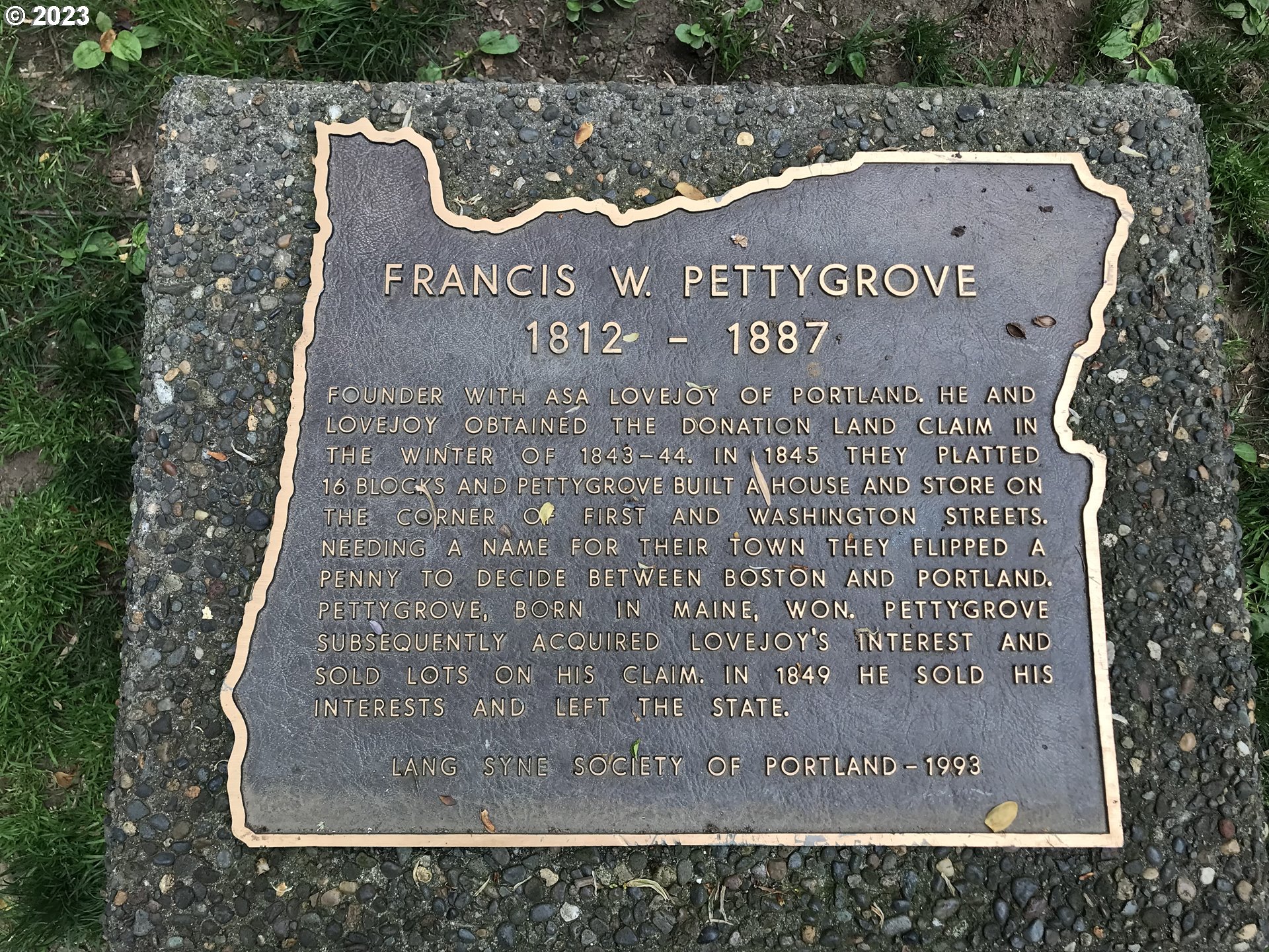 255 Southwest Harrison Street, Unit 3A Portland, OR 97201 - Photo 18 of 19 a view of outdoor space with a garden and seating space