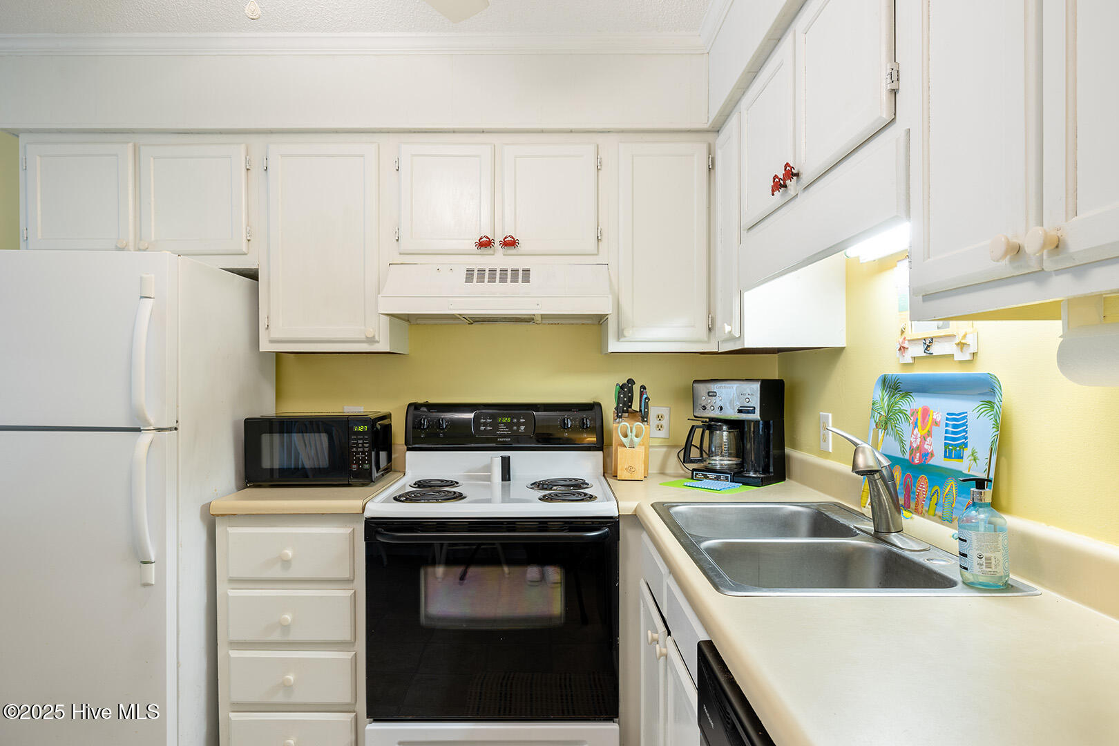 301 Commerce Way, Unit 350 Atlantic Beach, NC 28512 - Photo 10 of 23 Kitchen 2