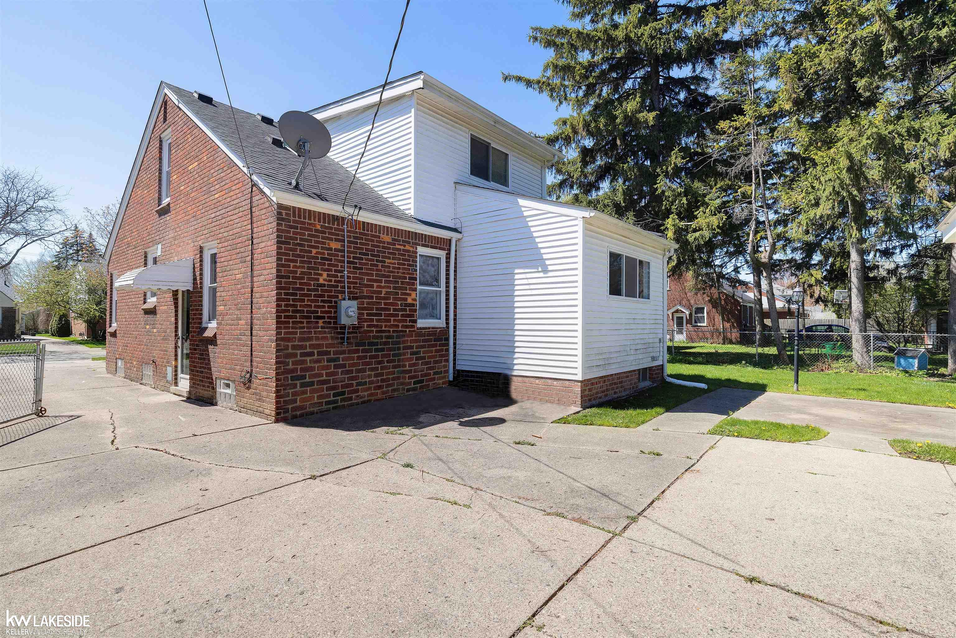 2174 Hawthorne Road Grosse Pointe Woods, MI 48236 - Photo 40 of 43