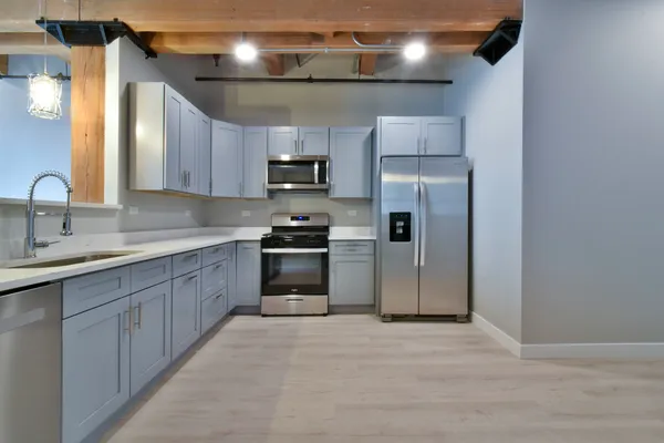$2,800 | 11 East Illinois Street, Unit 302, Chicago, IL 60611