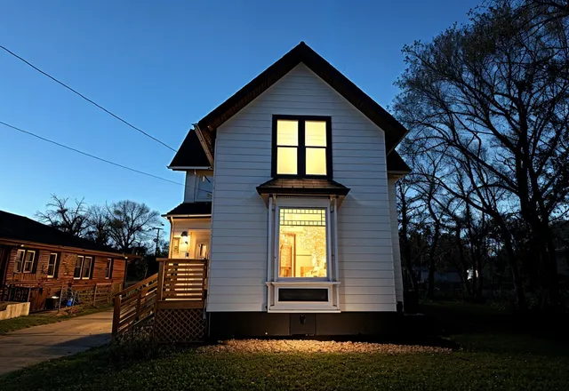 $159,999 | 1520 North Rockton Avenue, Rockford, IL 61103