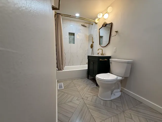 $159,999 | 1520 North Rockton Avenue, Rockford, IL 61103