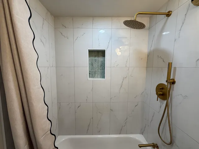 $159,999 | 1520 North Rockton Avenue, Rockford, IL 61103