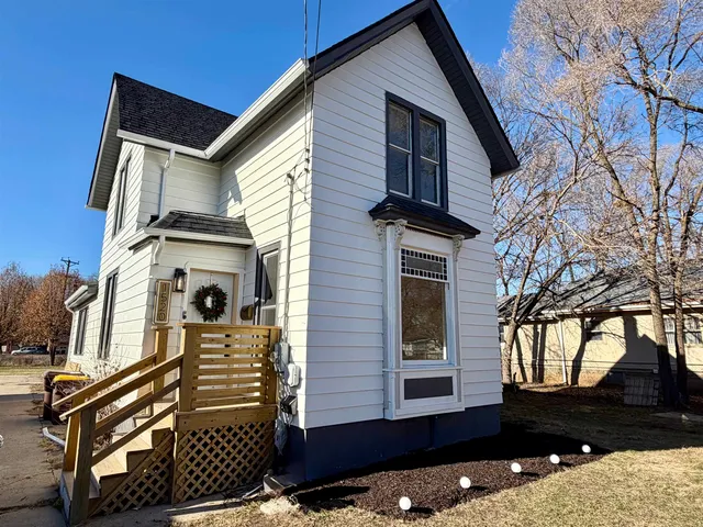 $159,999 | 1520 North Rockton Avenue, Rockford, IL 61103