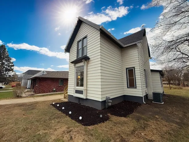 $159,999 | 1520 North Rockton Avenue, Rockford, IL 61103