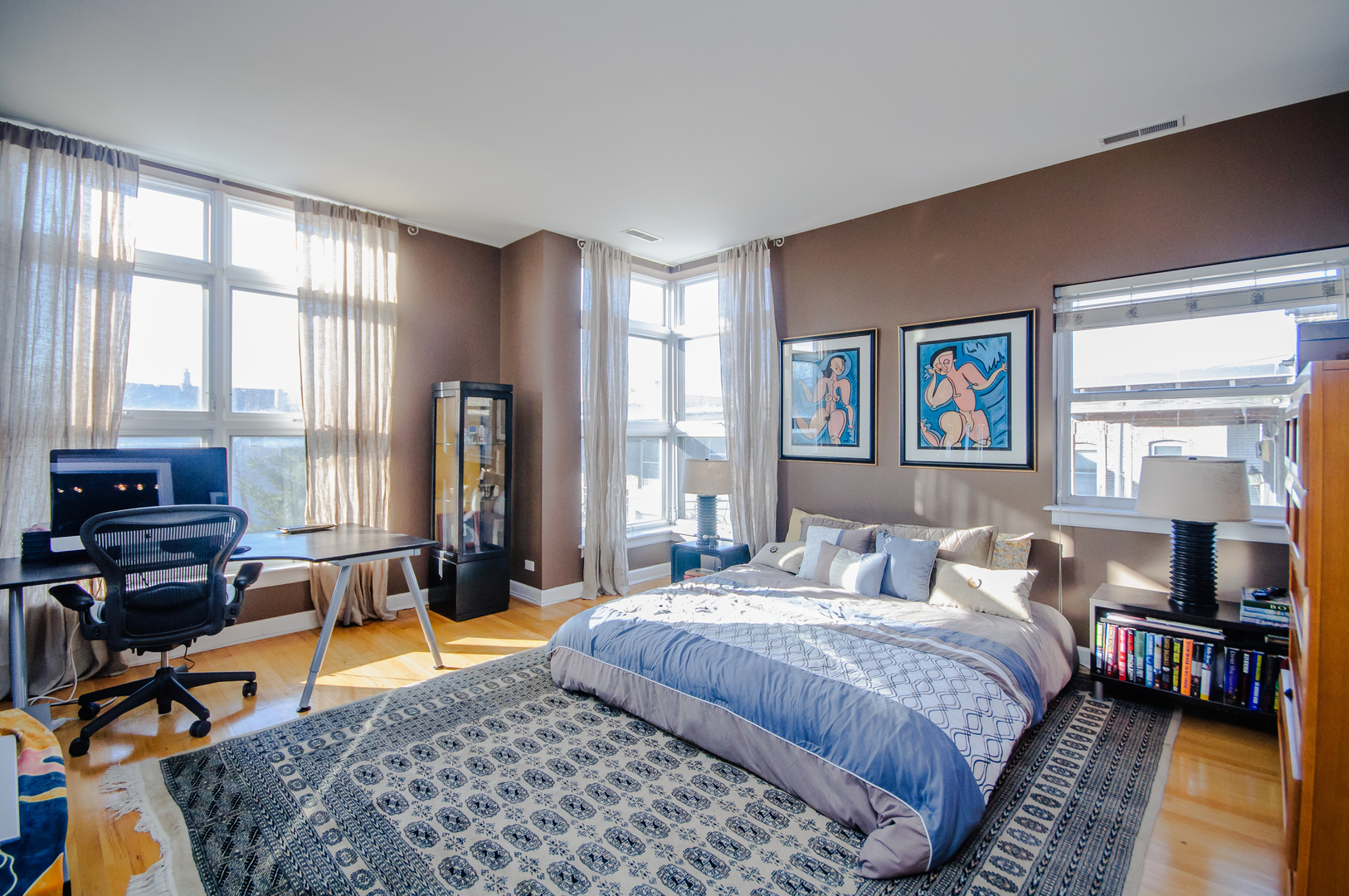 4646 North Beacon Street, Unit 203 Chicago, IL 60640 - Photo 14 of 24 a bedroom with a bed and wooden floor