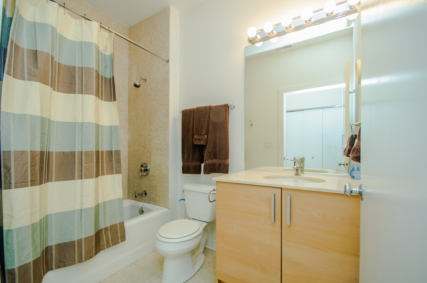 4646 North Beacon Street, Unit 203 Chicago, IL 60640 - Photo 20 of 24 a bathroom with a sink toilet and shower
