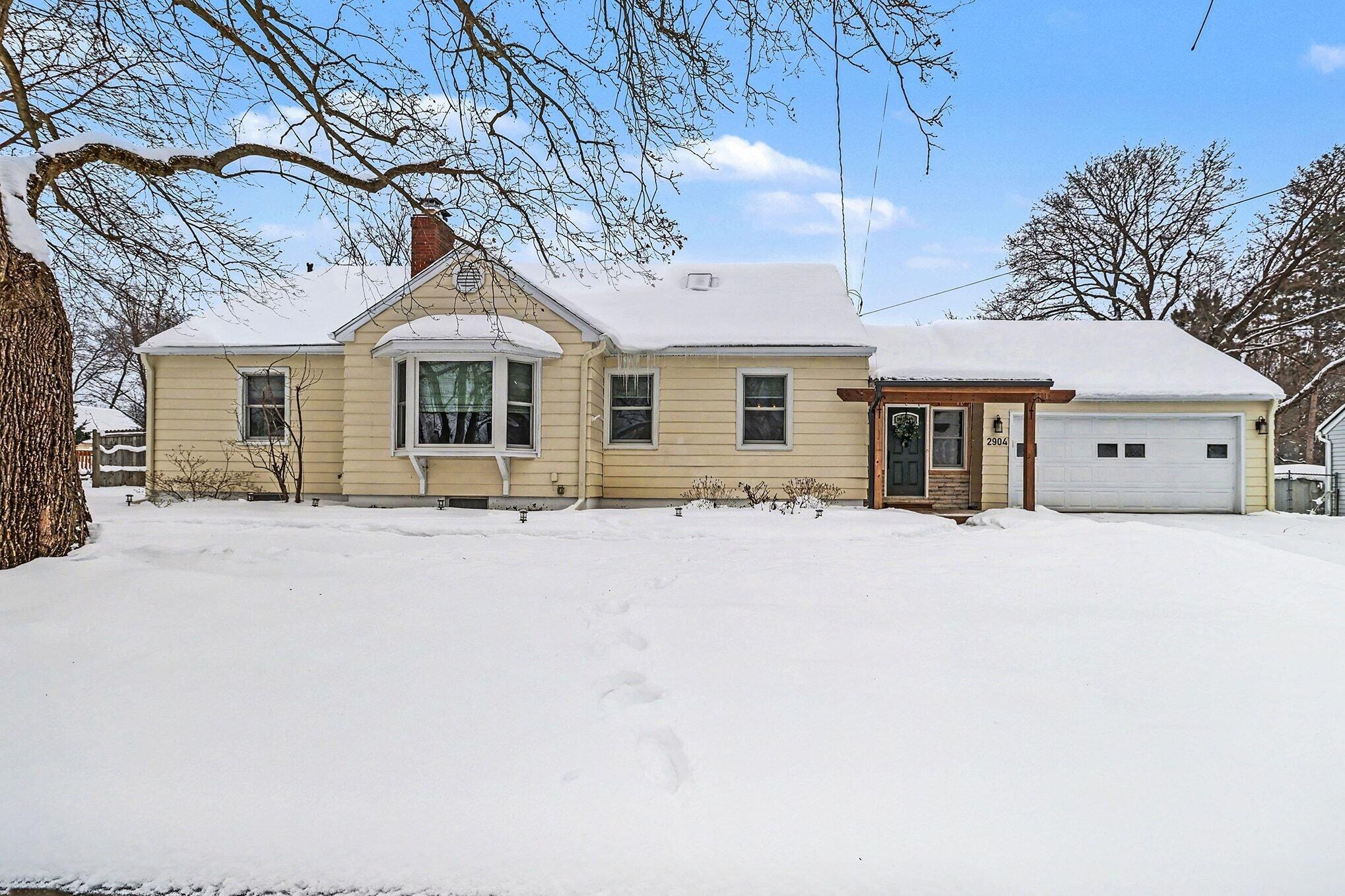 2904 Grace Road Kalamazoo, MI 49006 - Photo 2 of 36 002_file_5545