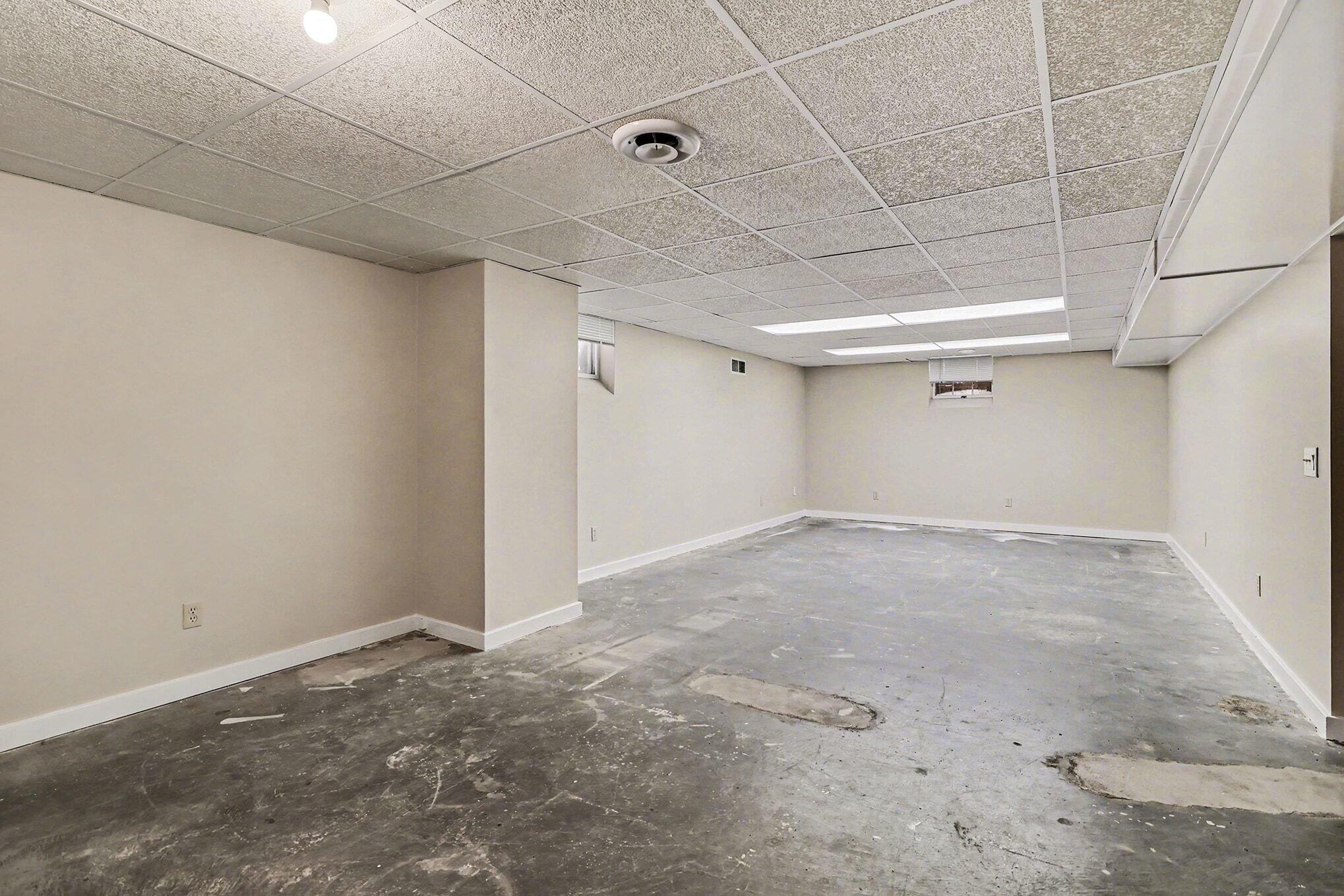 2904 Grace Road Kalamazoo, MI 49006 - Photo 31 of 36 031_file_1066